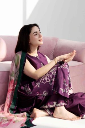 omal by komal Dhanak with Printed shawl