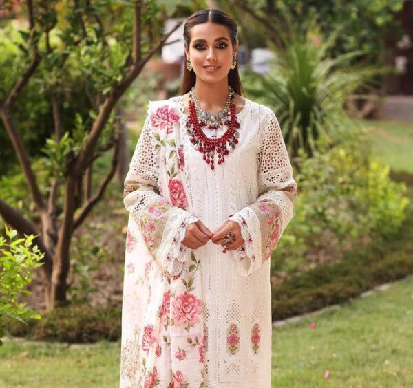 Iqra aziz dress collection 2025 by oye ji