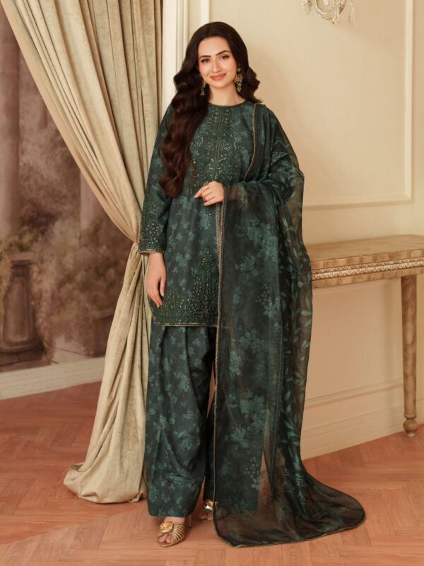 Mohagni flat 50 sale Lawn Embroidery Suit