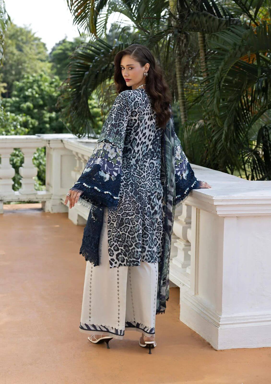 Elaf luxury lawn 2026 premium unstitched 3 piece suit - oye ji Elaf luxury lawn 2026 premium suit shirt back view model pose