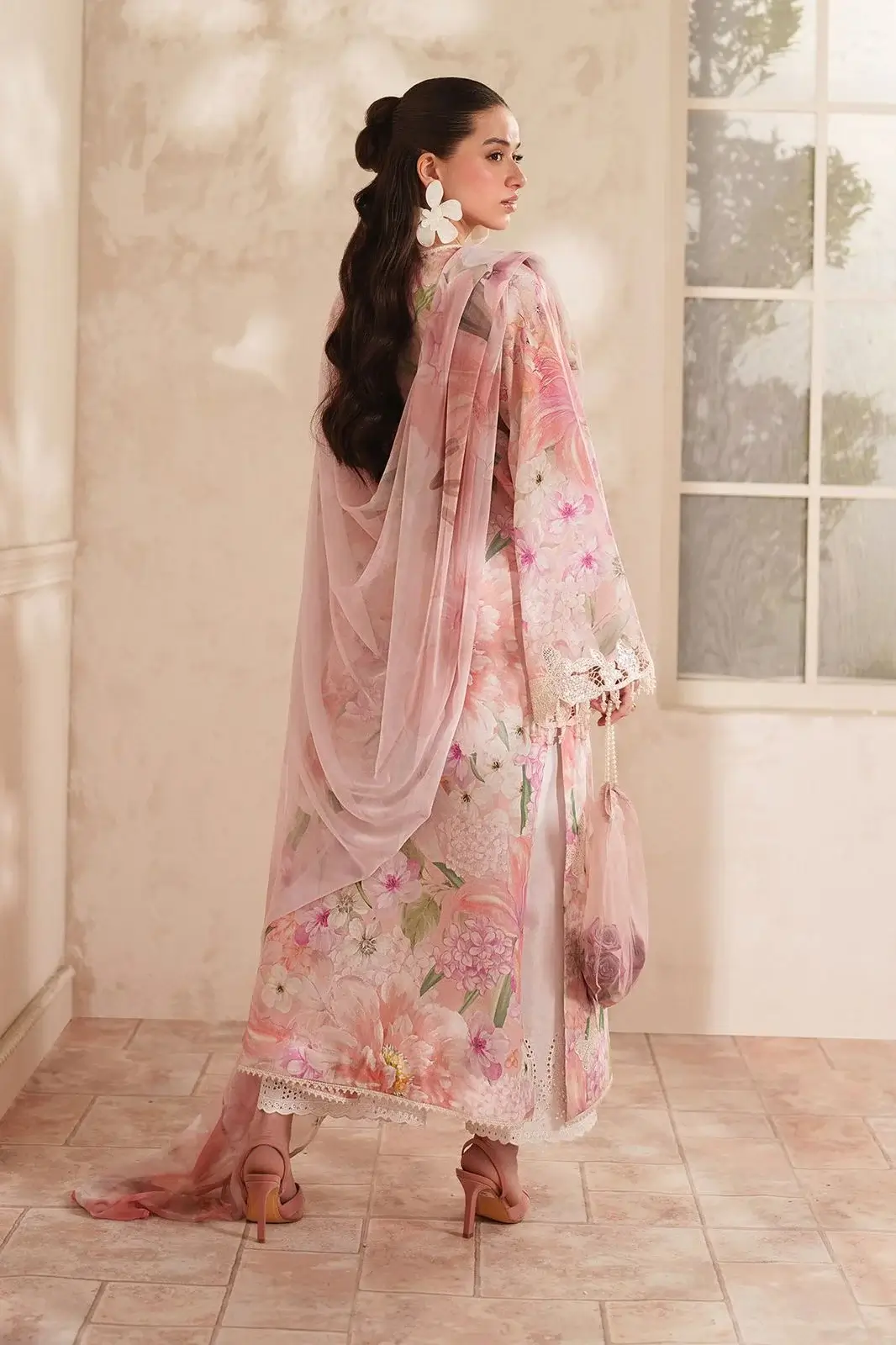 Baroque lawn sale 70 off unstitched - digital printed three piece suit - oye ji Baroque lawn sale 70 off unstitched blush pink digital printed floral suit back pose oye ji