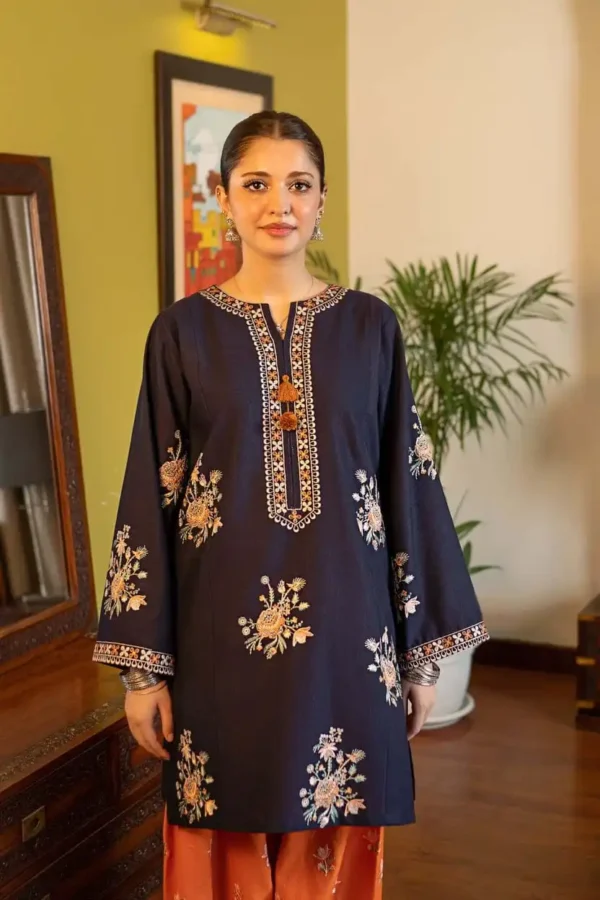 Urge-pret-sale-unstitched-embroidered-lawn-shirt-close-up